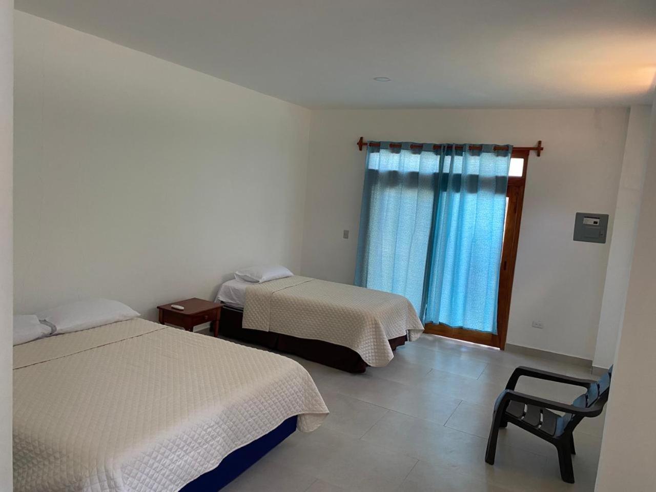 Penguin House Hotell Puerto Villamil Eksteriør bilde