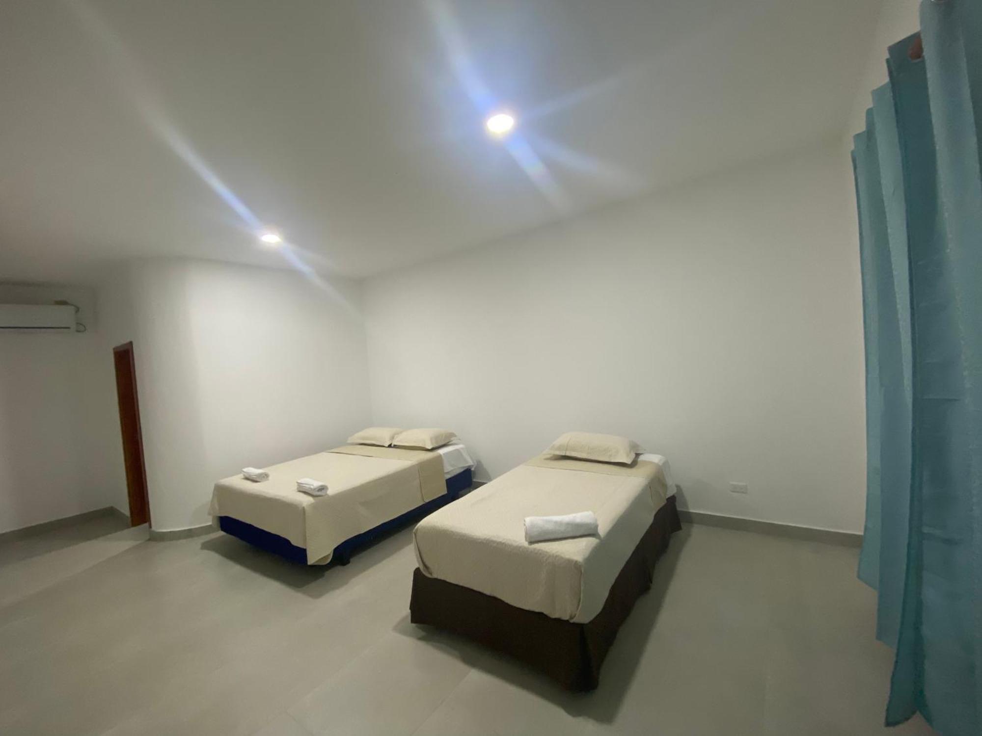 Penguin House Hotell Puerto Villamil Eksteriør bilde