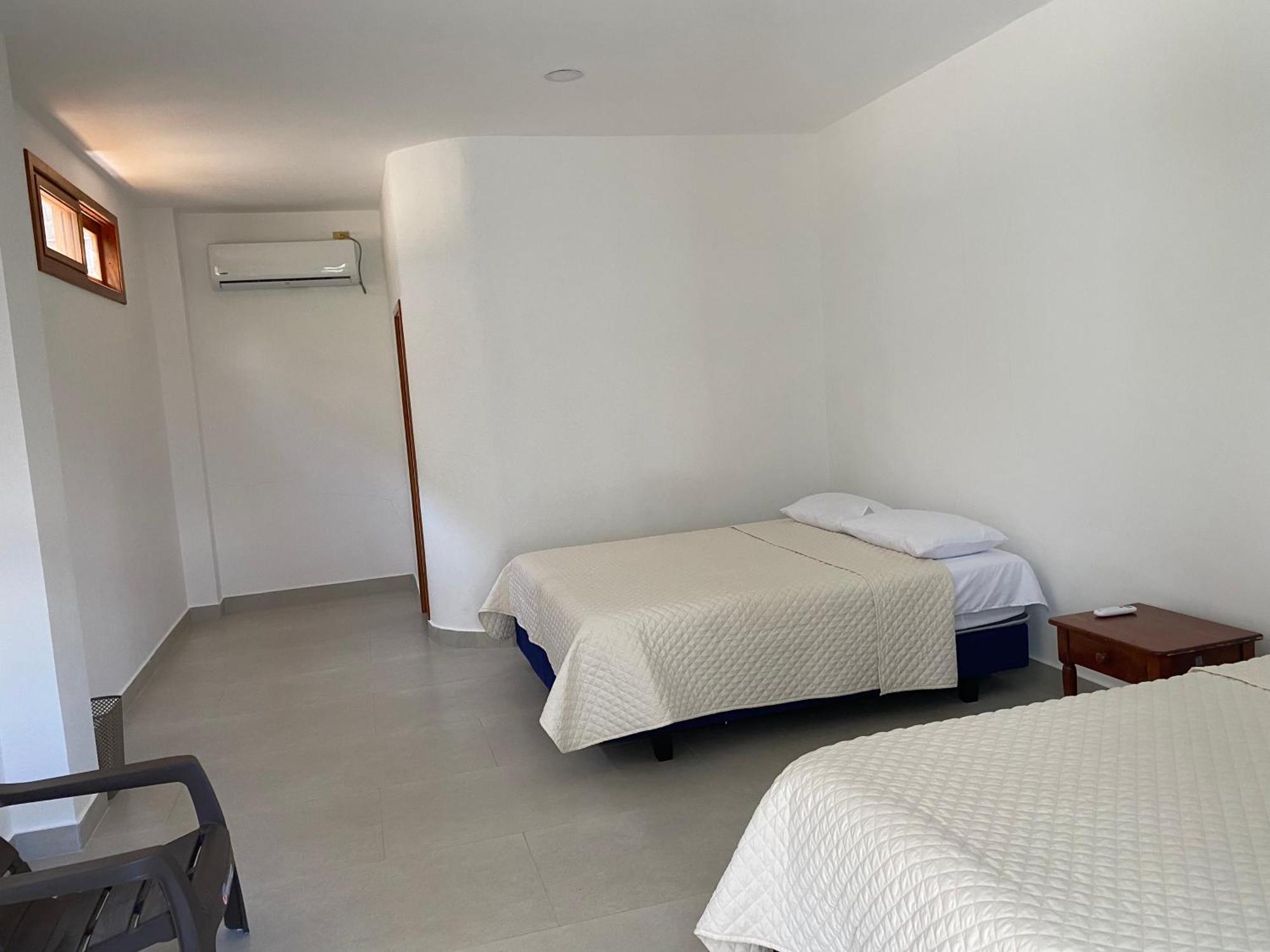 Penguin House Hotell Puerto Villamil Eksteriør bilde