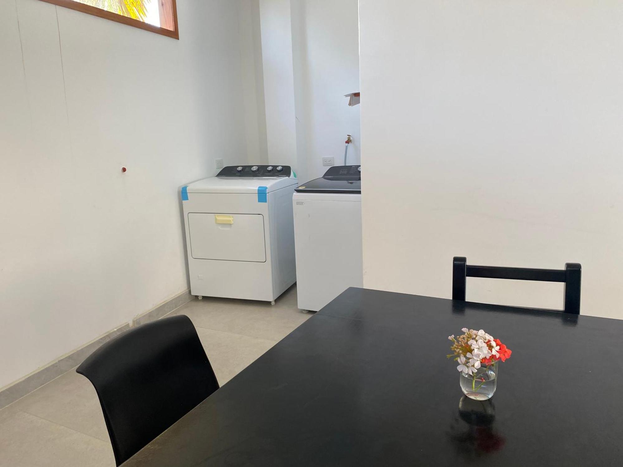 Penguin House Hotell Puerto Villamil Eksteriør bilde