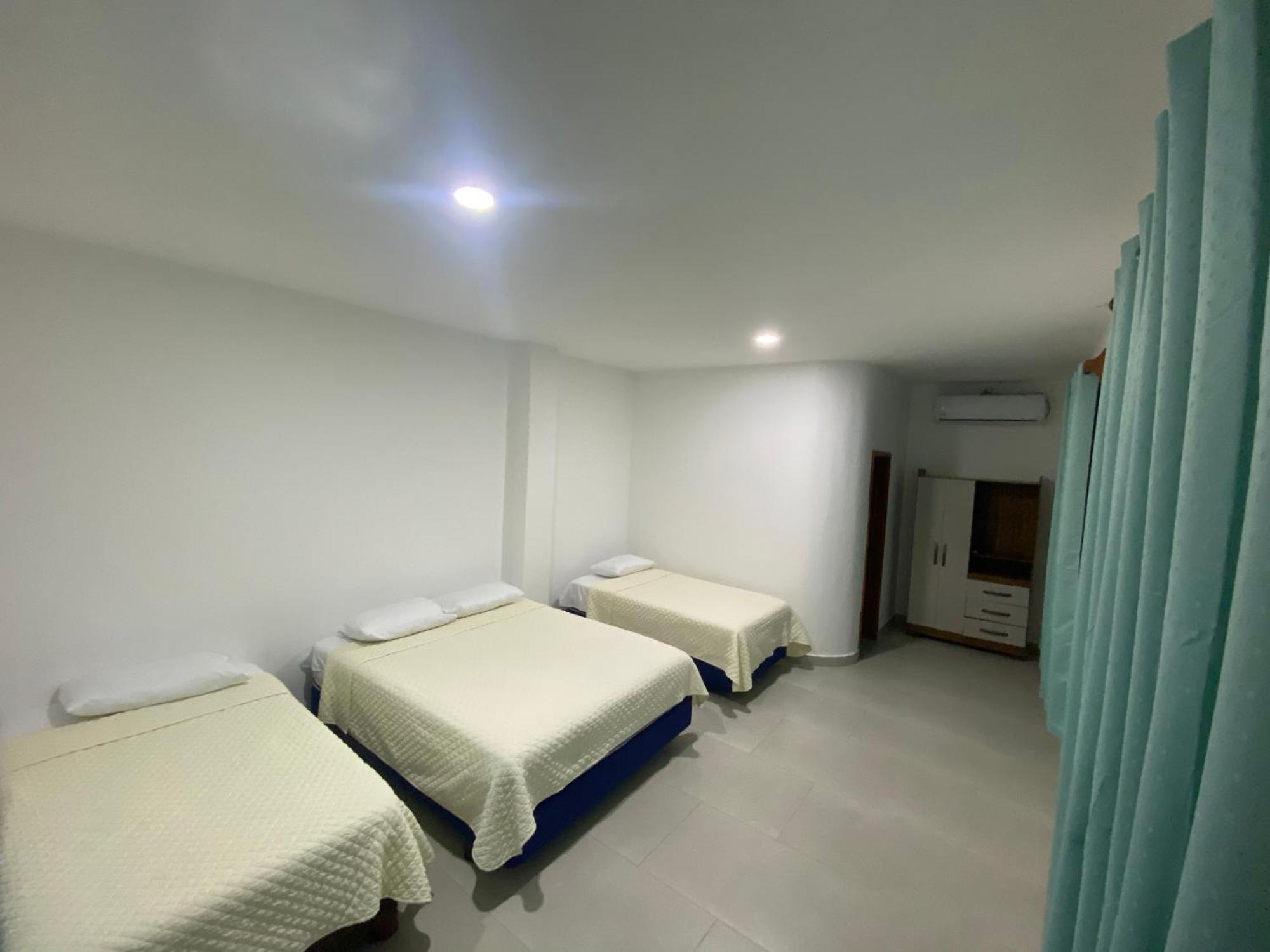 Penguin House Hotell Puerto Villamil Eksteriør bilde