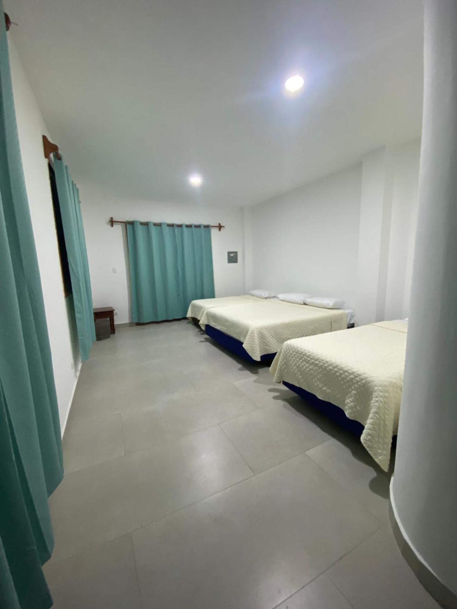 Penguin House Hotell Puerto Villamil Eksteriør bilde